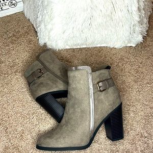 Slightly worn ankle booties with a gold buckle! Grey in color - super nice!